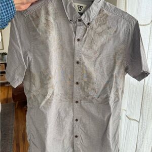 VISSLA Short-Sleeve Button-Down Shirt in Light Gray with Subtle Print